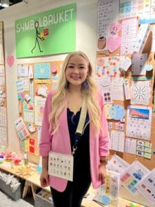 Susanne Rantanen esittelee Super -kuvatyökalua Educa -messuilla